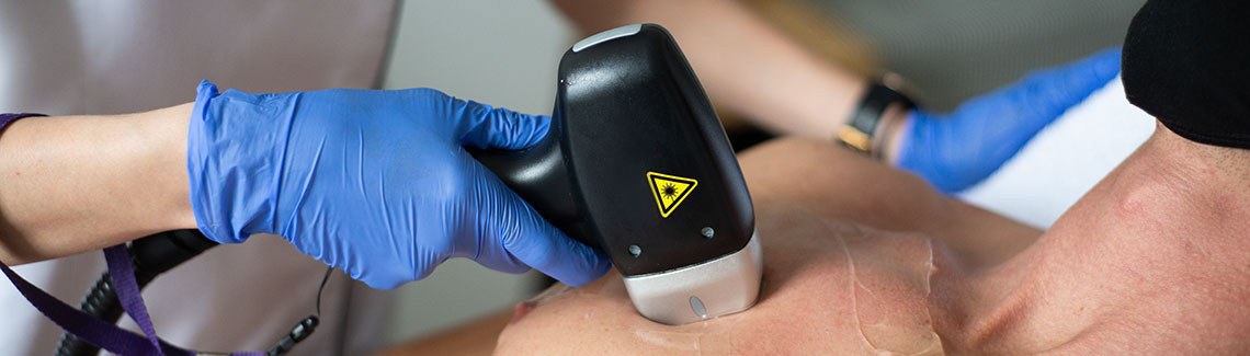 Jak dbać o skórę przed i po zabiegu depilacji laserowej?